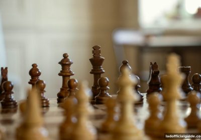 立博官方揭秘：国际象棋开局制胜法则，从棋盘智慧到极速赛车的战略启示